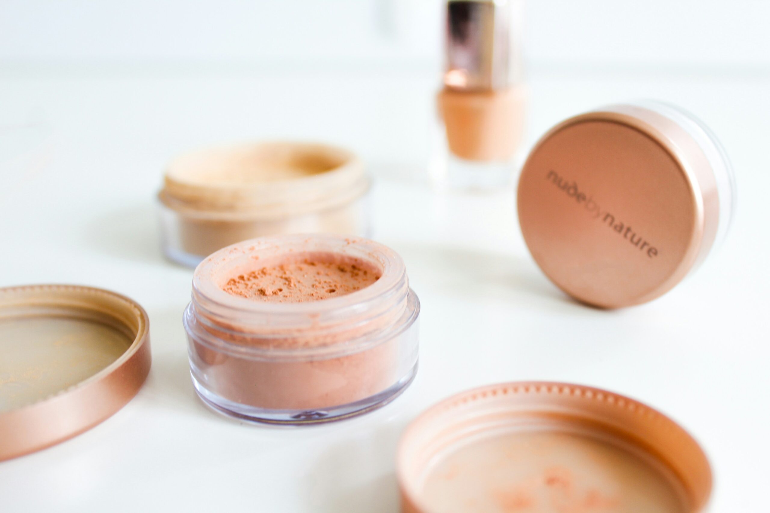 Makeup foundation pouder and liquid fundation